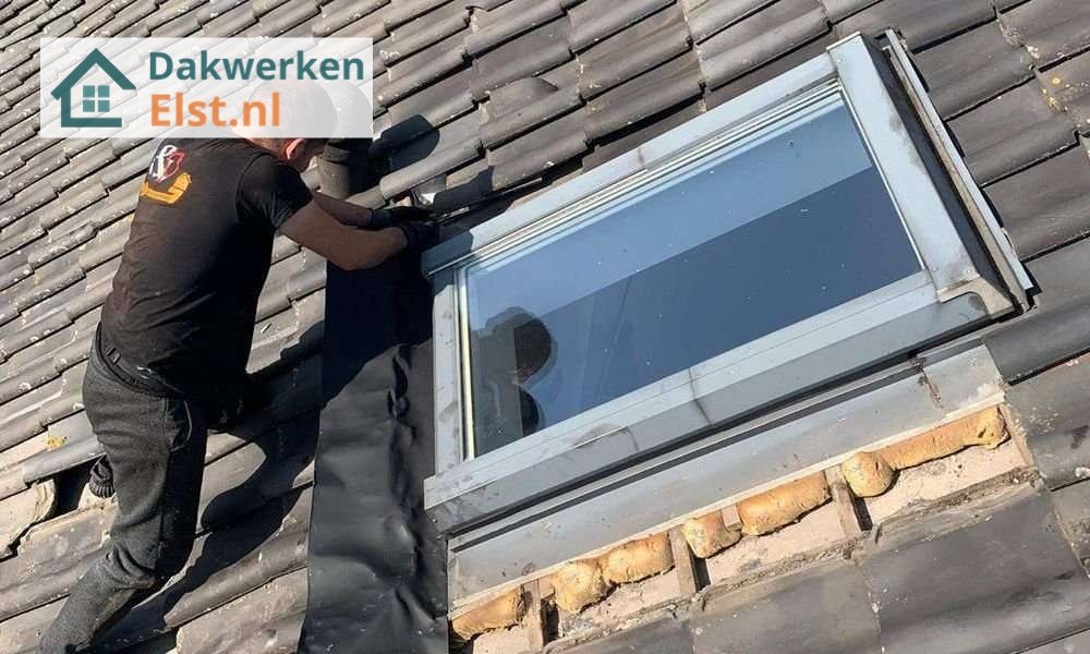 Dakreparatie met een dakraam Dakreparatie met een dakraam
