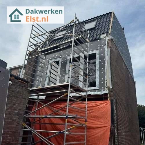 Een hellend dak met dakisolatie Een hellend dak met dakisolatie