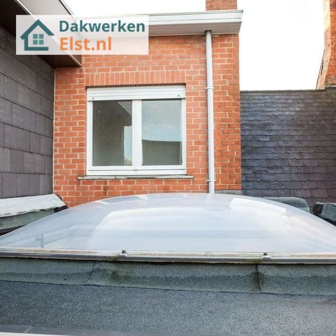 Inspectie van een plat dak in elst met lichtkoepel